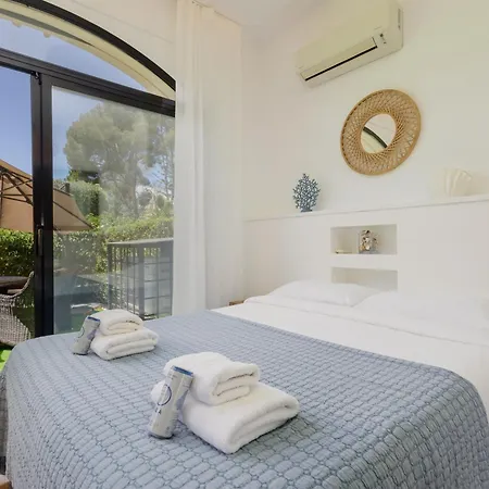 Apartment 3 Bedroom Apartment, With Private Garden And Terrace, In Puerto Banus *